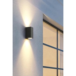 Découvrez la sublime Applique murale carré Lida: un éclairage extérieur haut de gamme en aluminium et verre trempé pour jardin a